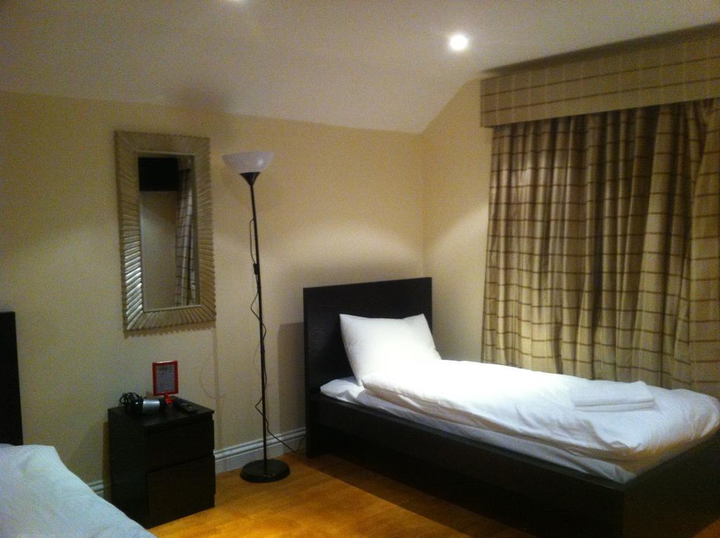 تشيجويل The Greyhound Cottage الغرفة الصورة