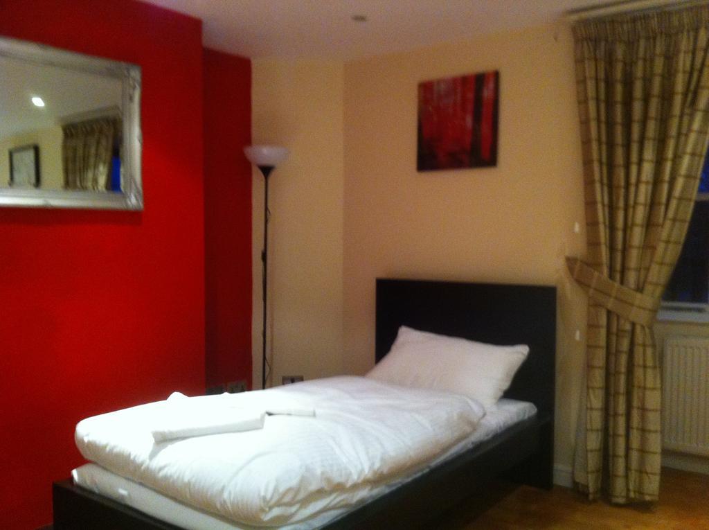 تشيجويل The Greyhound Cottage الغرفة الصورة